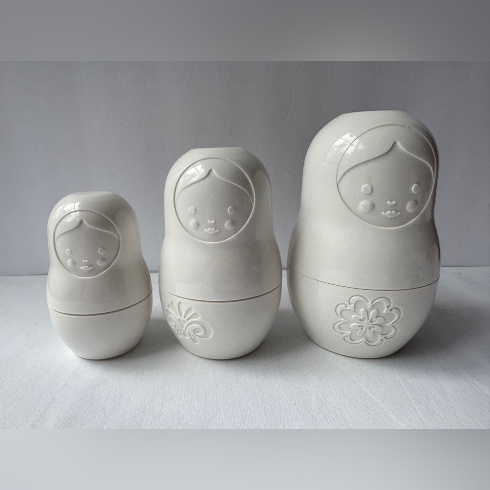 Fred White Nesting Doll Measuring Cups